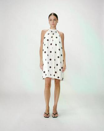 SLEEVELESS FLARED POLKA DOT SHORT DRESS ECRU WARNA