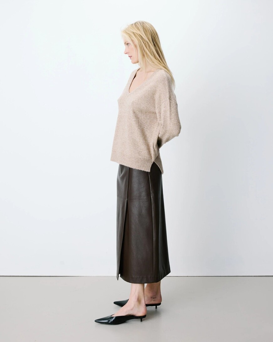 V-NECK KNIT SWEATER SABLE SALVADOR