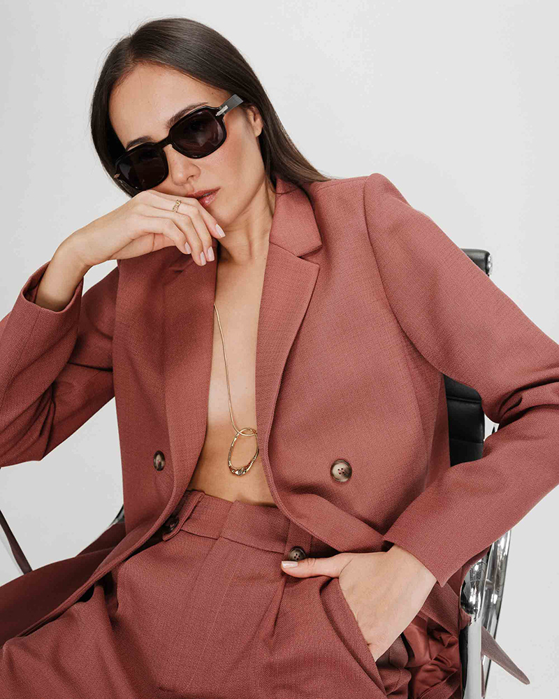 εμπριμέ μπλούζα