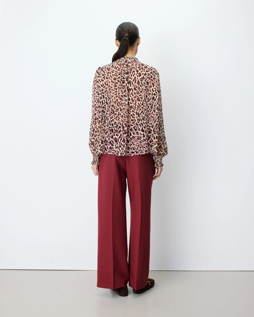 GEOMETRIC-PRINT V-NECK BLOUSE TERRACOTTA AMBRINE