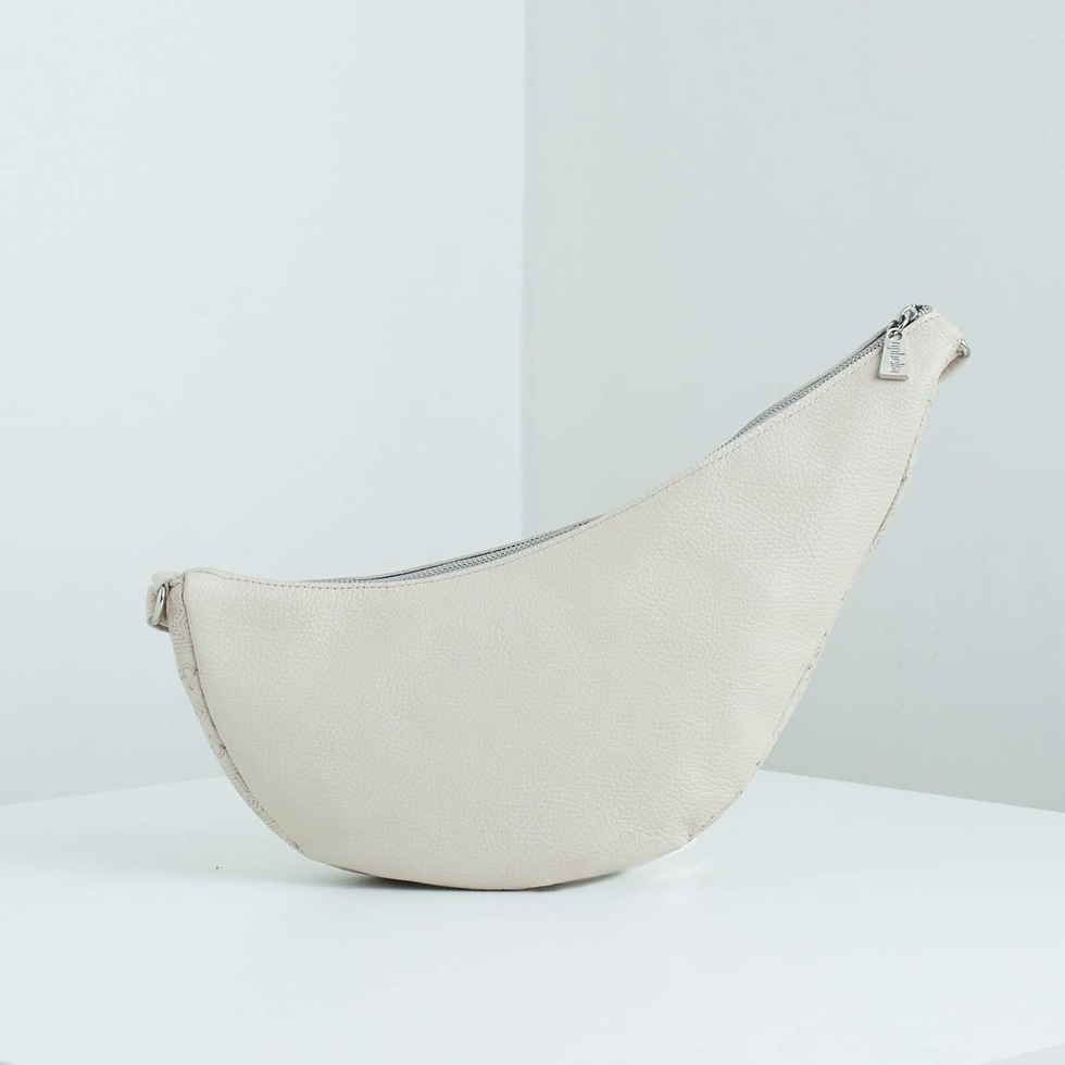 ΧΕΙΡΟΠΟΙΗΤΗ ΤΣΑΝΤΑ ΩΜΟΥ ΕΚΡΟΥ ( BELT BAG PENY ) OPHELIA
