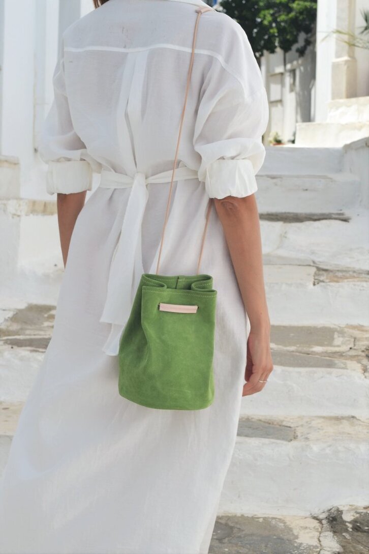 ΤΣΑΝΤΑ ΔΕΡΜΑΤΙΝΗ ΠΡΑΣΙΝΗ  ( LOLI SOFT BUCKET WASABI ) ANA KOUTSI