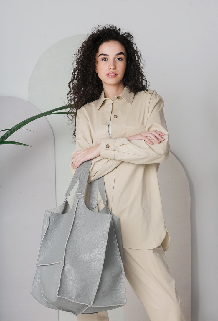 ΤΣΑΝΤΑ ΧΕΙΡΟΠΟΙΗΤΗ OVERSIZED ΔΕΡΜΑ ΓΚΡΙ