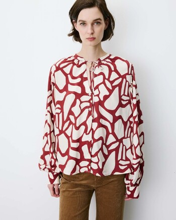GEOMETRIC-PRINT V-NECK BLOUSE TERRACOTTA AMBRINE
