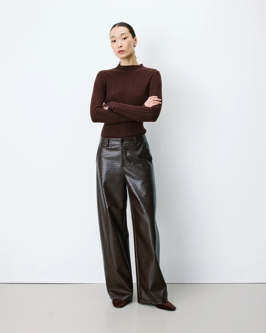 TEXTURED FAUX-LEATHER BARREL PANTS CHOCOLAT ARTIUS