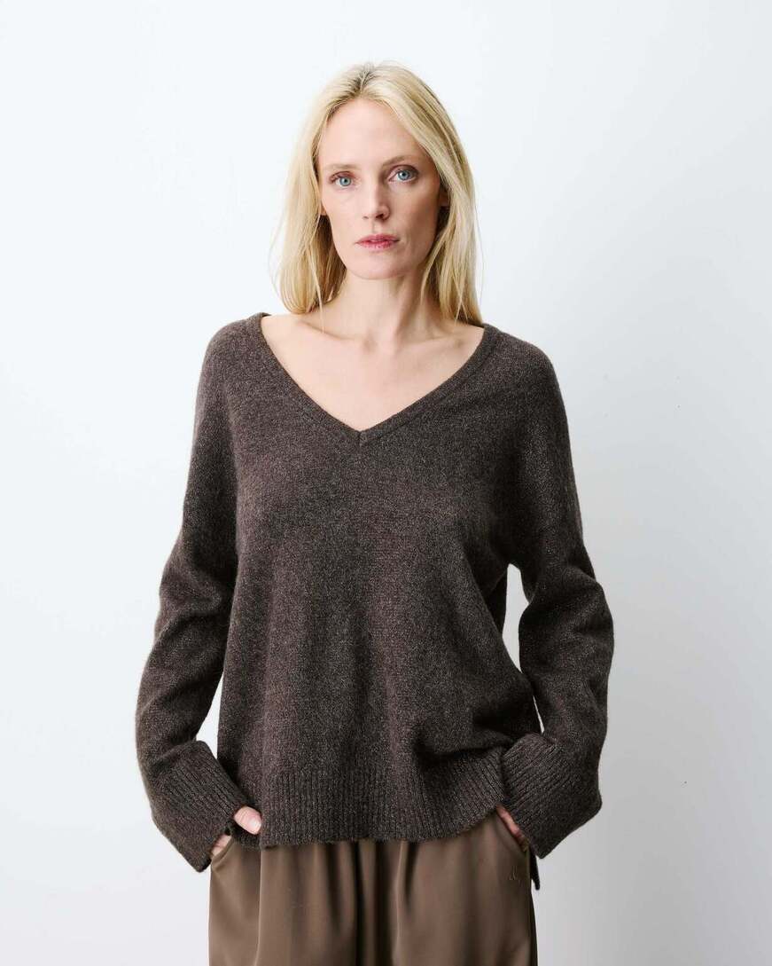 V-NECK SWEATER SHOCOLAT SALVADOR