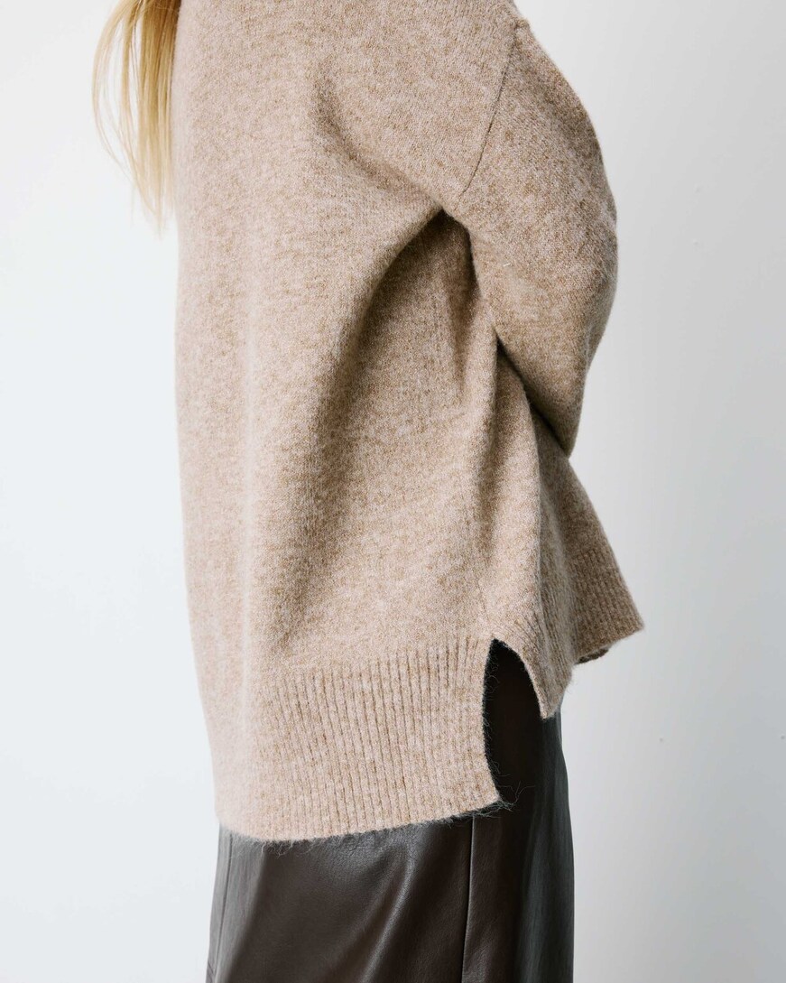 V-NECK KNIT SWEATER SABLE SALVADOR