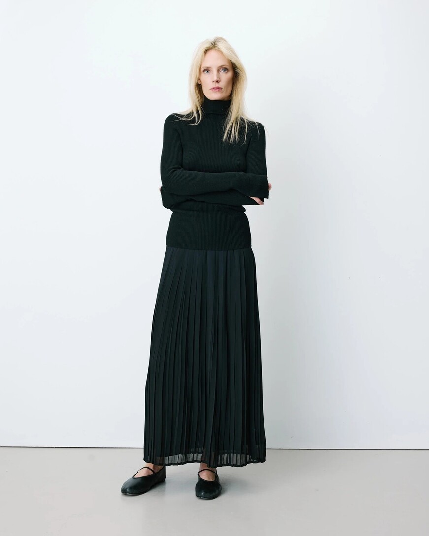 FITTED TURTLENECK SWEATER NOIR ALFRED