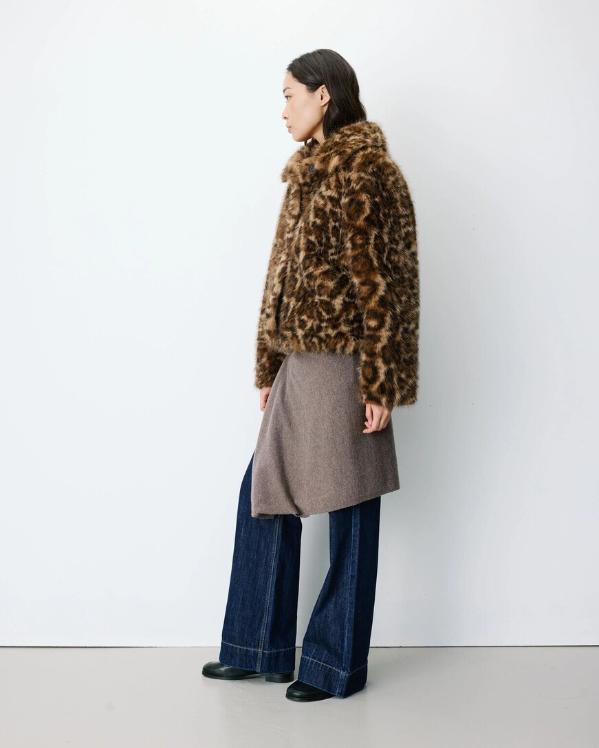 SHORT PATTEERNED FAUX-FUR COAT LEO ALVA