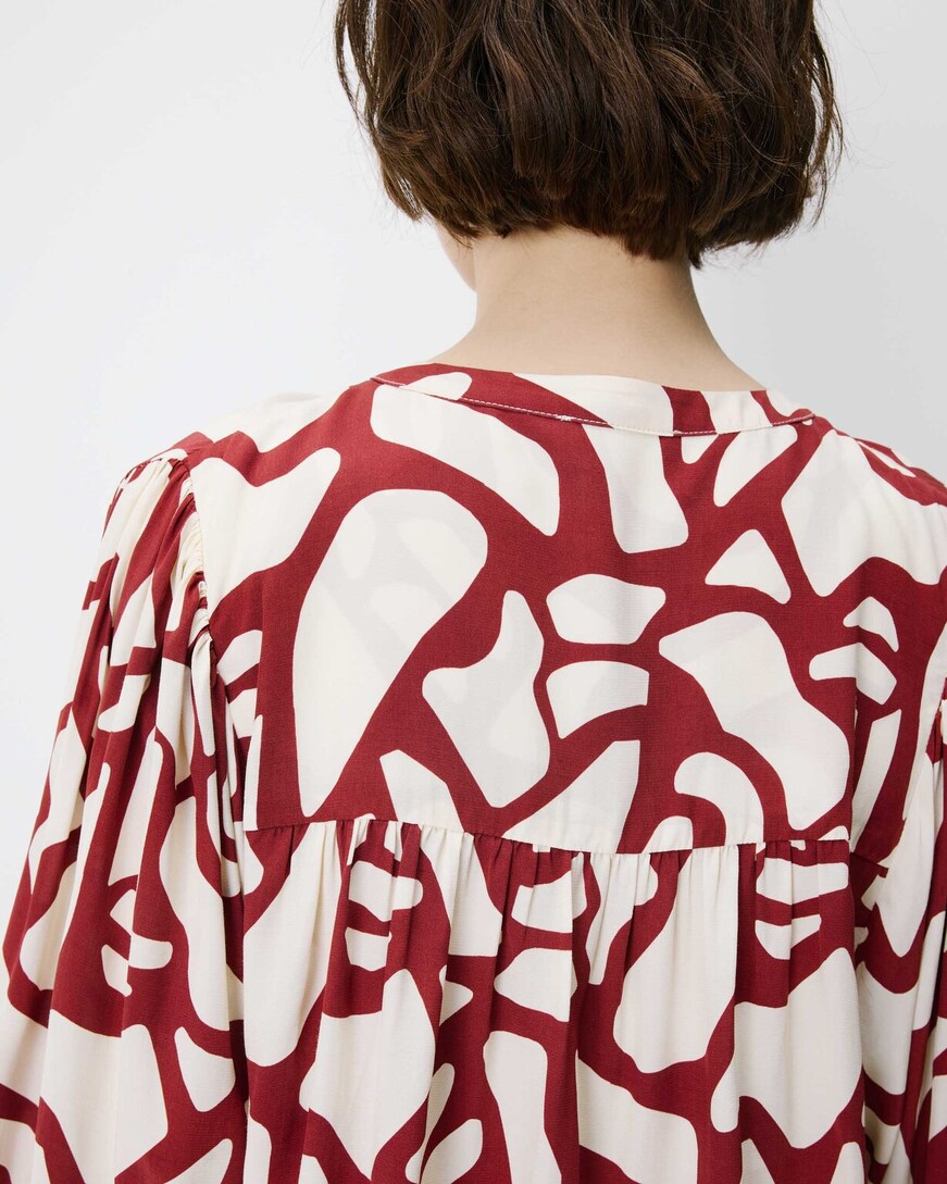 GEOMETRIC-PRINT V-NECK BLOUSE TERRACOTTA AMBRINE