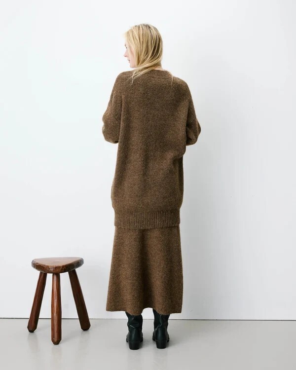 OVERSIZED SHORT V-NECK KNIT DRESS CHOCOLAT AIRINA